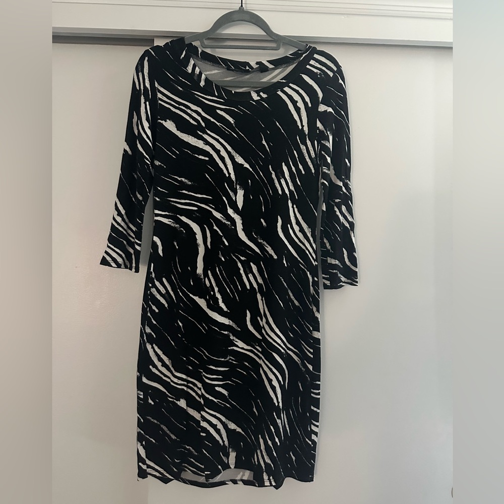Like New size small Liquid NY black and white business casual dress.